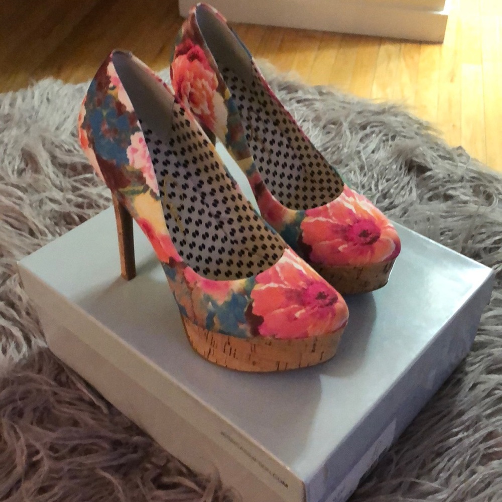 Jessica Simpson Platforms